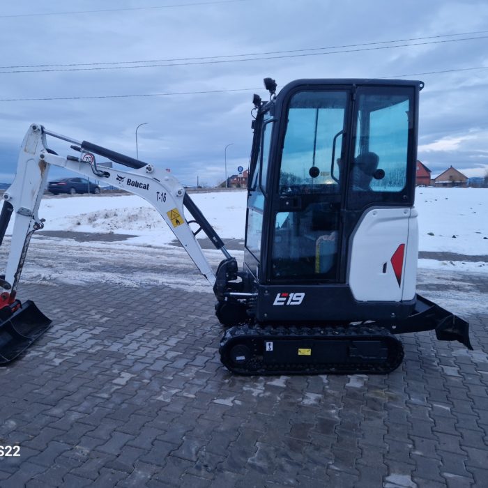 Minikoparka Bobcat E19