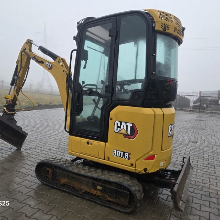 Minikoparka Cat 301.8