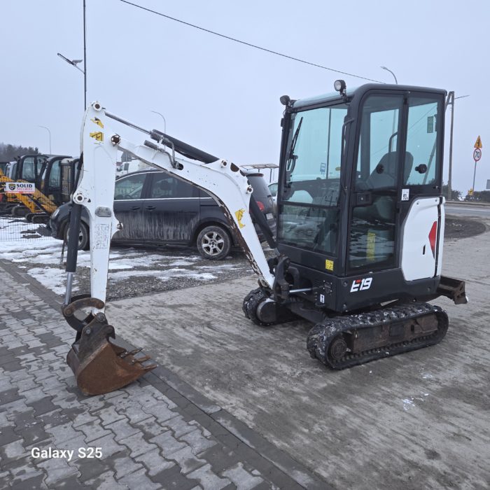 Minikoparka Bobcat E19