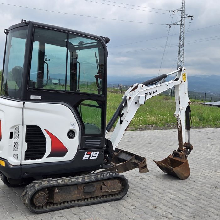 Minikoparka Bobcat E19
