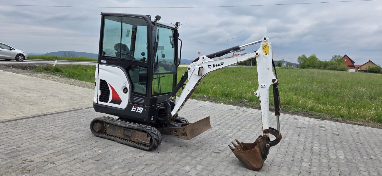 Minikoparka Bobcat E19