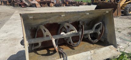 Mieszalnik do betonu montowany do koparko-ładowarki lub ładowarki